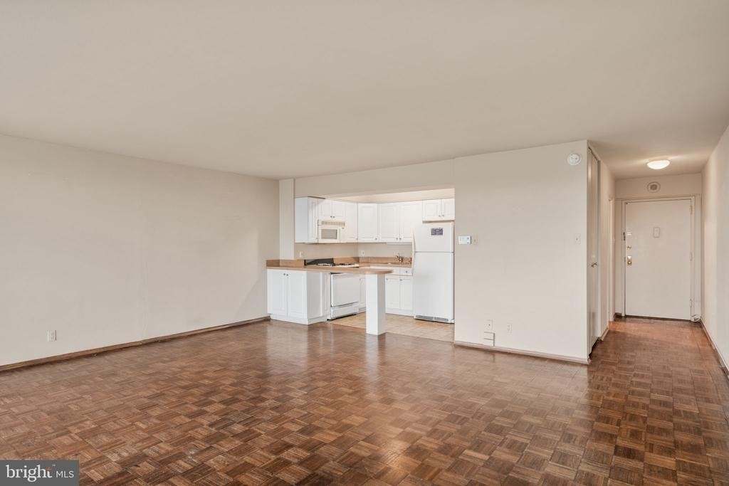 2401 Pennsylvania Avenue - Photo 4