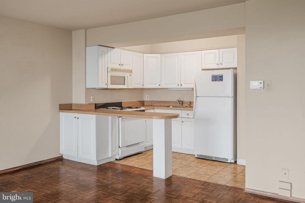 2401 Pennsylvania Avenue - Photo 14