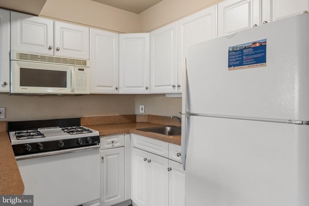 2401 Pennsylvania Avenue - Photo 15