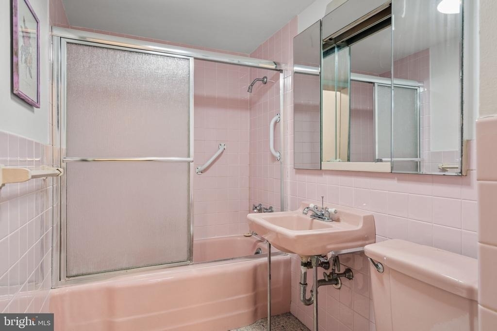 2401 Pennsylvania Avenue - Photo 21