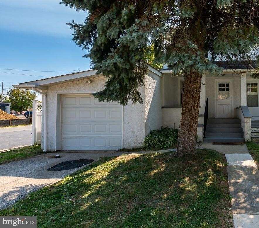 334 E Conestoga Road - Photo 0
