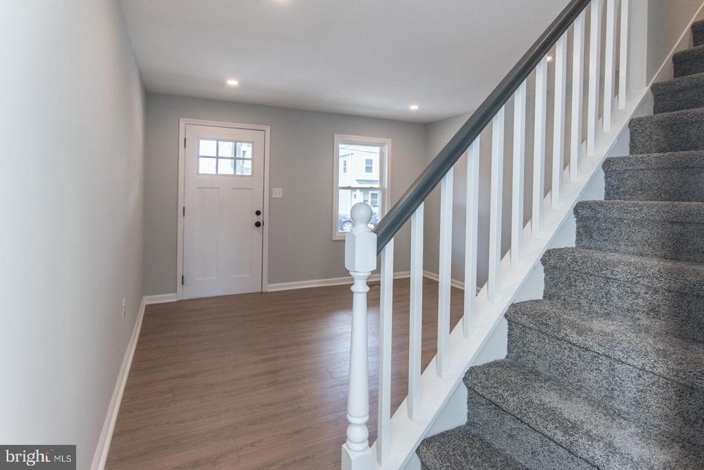 647 Spruce Street - Photo 5