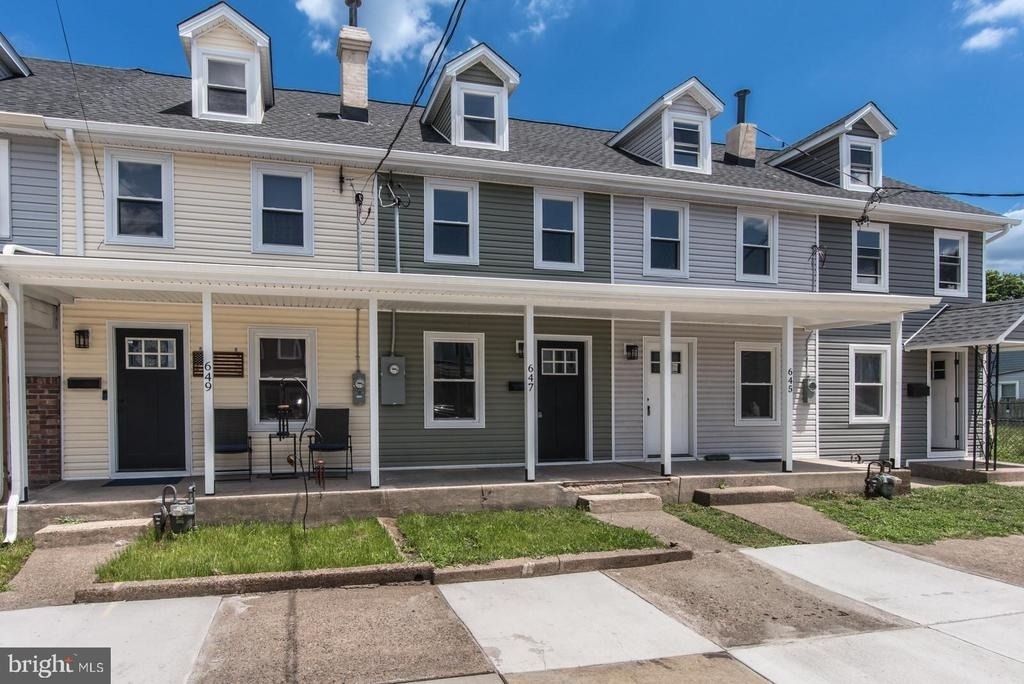 647 Spruce Street - Photo 0