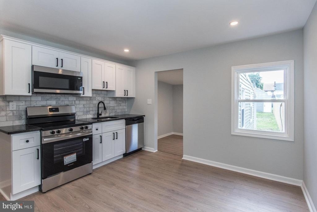 647 Spruce Street - Photo 6
