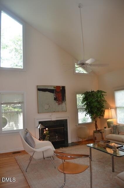 311 Columbia Place E - Photo 2