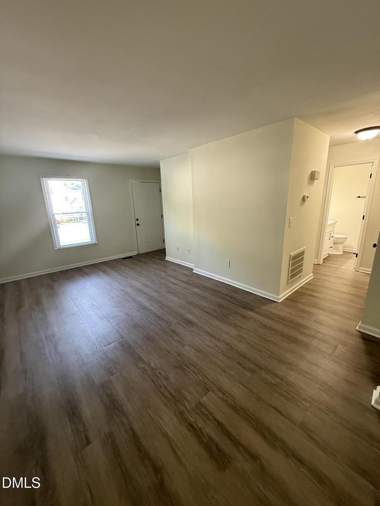 343 W Oak Avenue - Photo 2