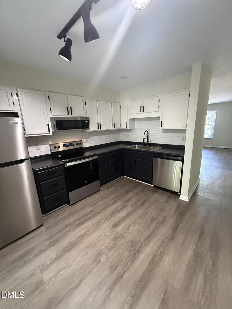 343 W Oak Avenue - Photo 3