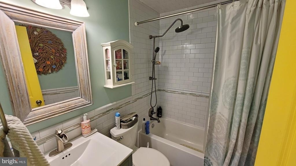 115 Charles Boulevard - Photo 8