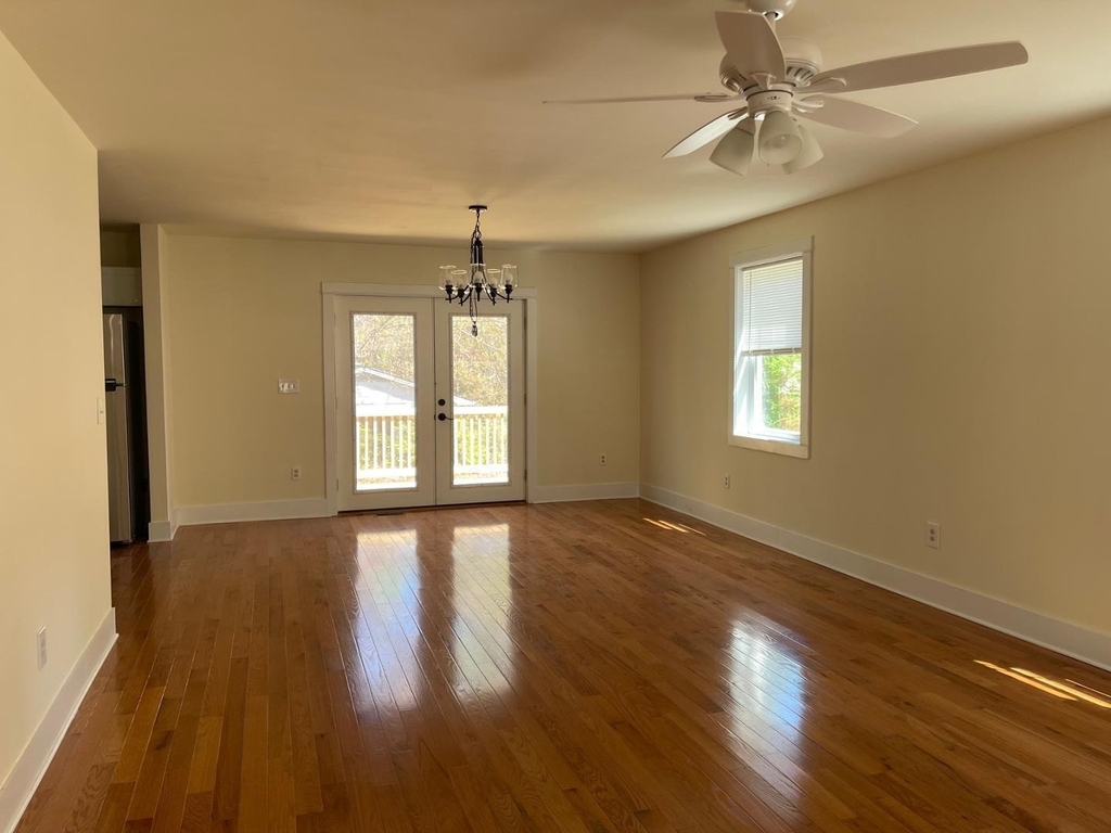 65 Lester Street - Photo 2