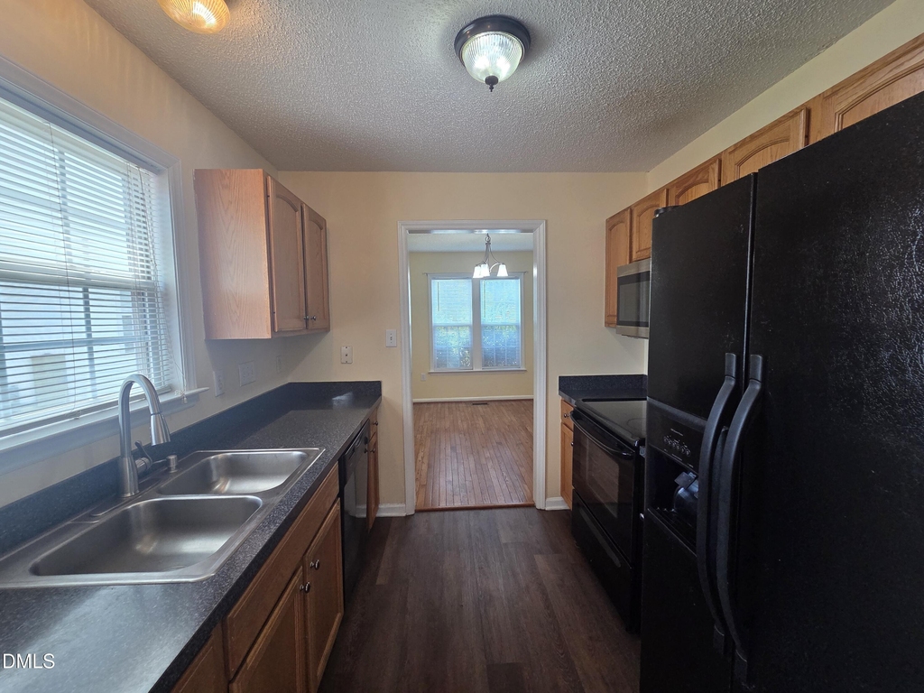 116 Cliffdale Road - Photo 2