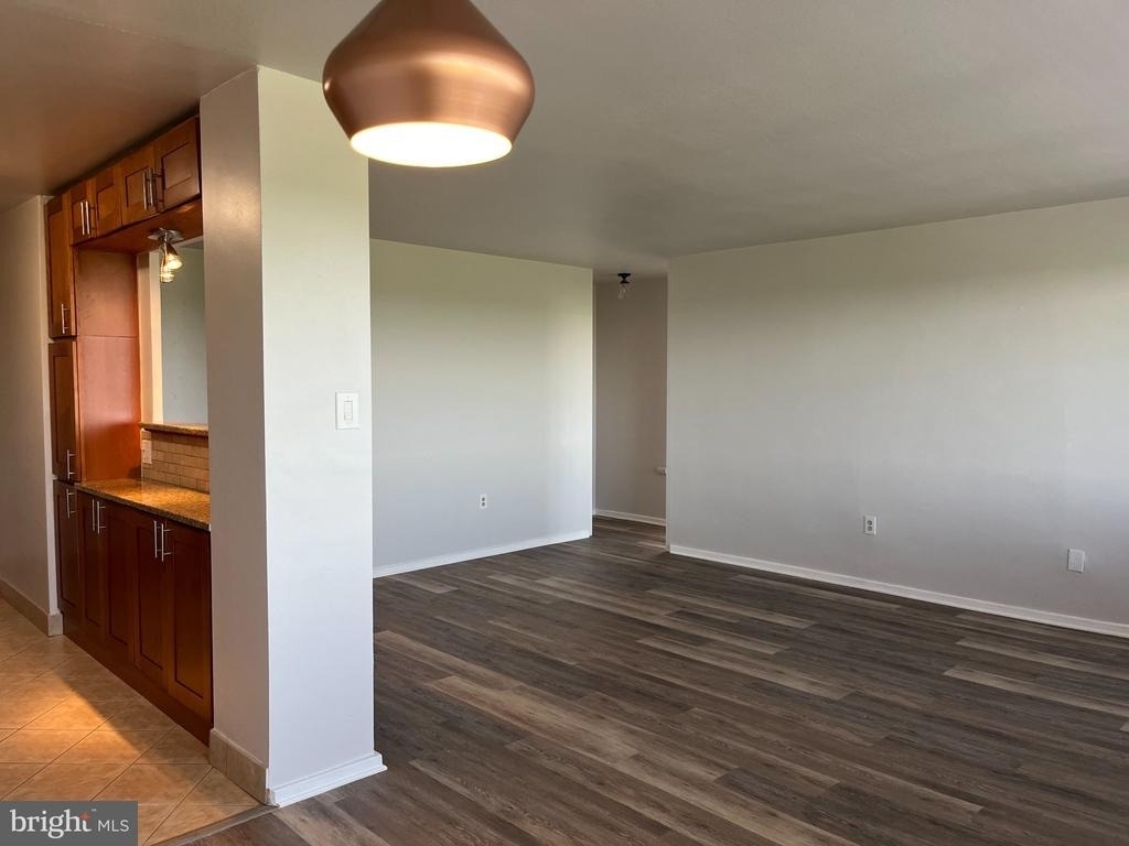 1108 Barclay Towers Pike E - Photo 4