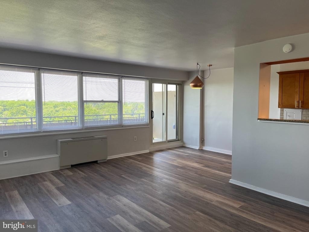 1108 Barclay Towers Pike E - Photo 3