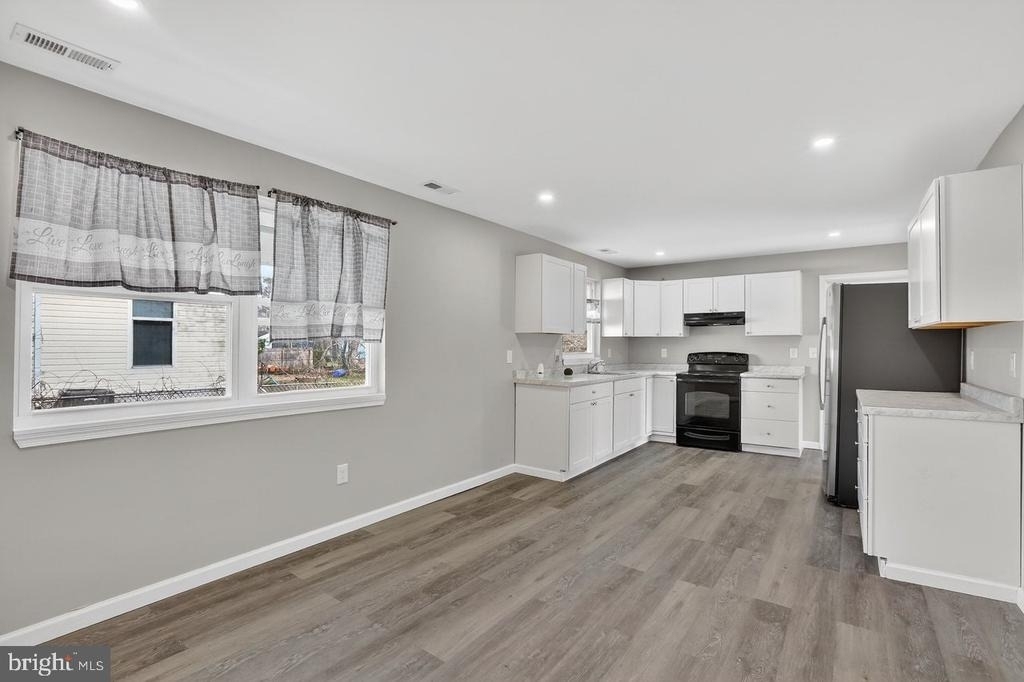 1102 Evergreen Boulevard - Photo 10