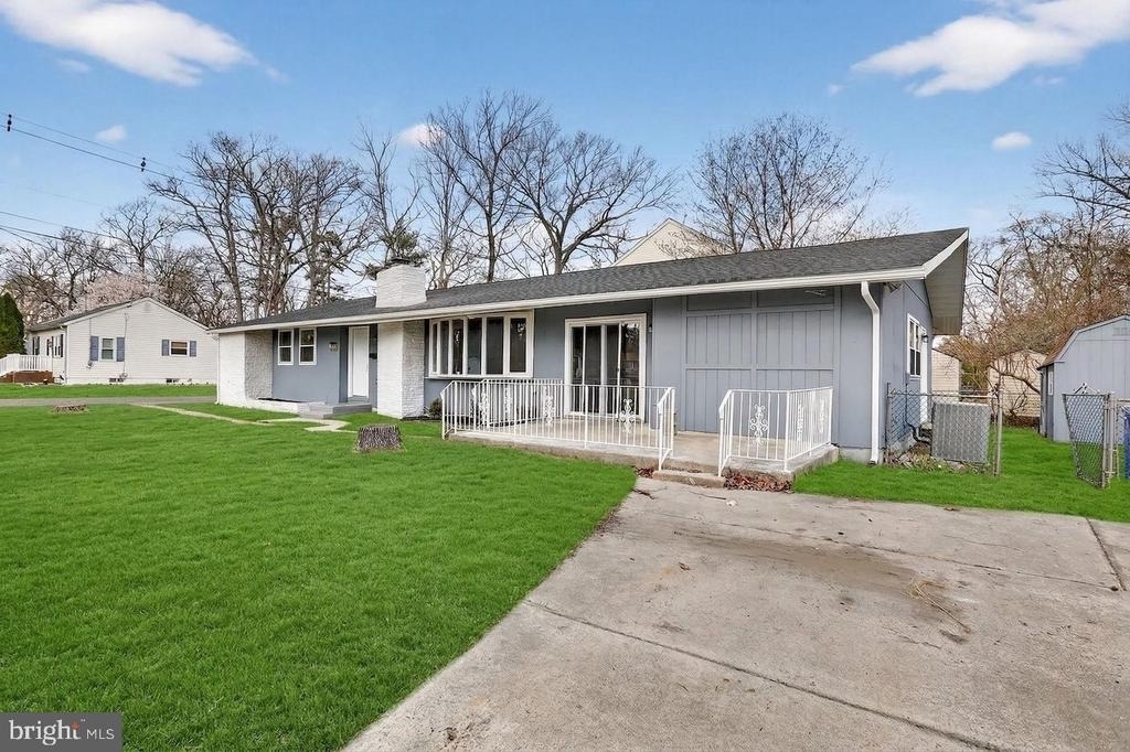 1102 Evergreen Boulevard - Photo 1