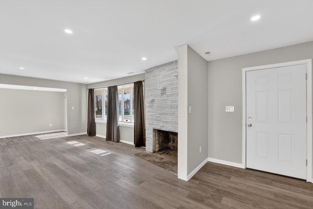 1102 Evergreen Boulevard - Photo 3