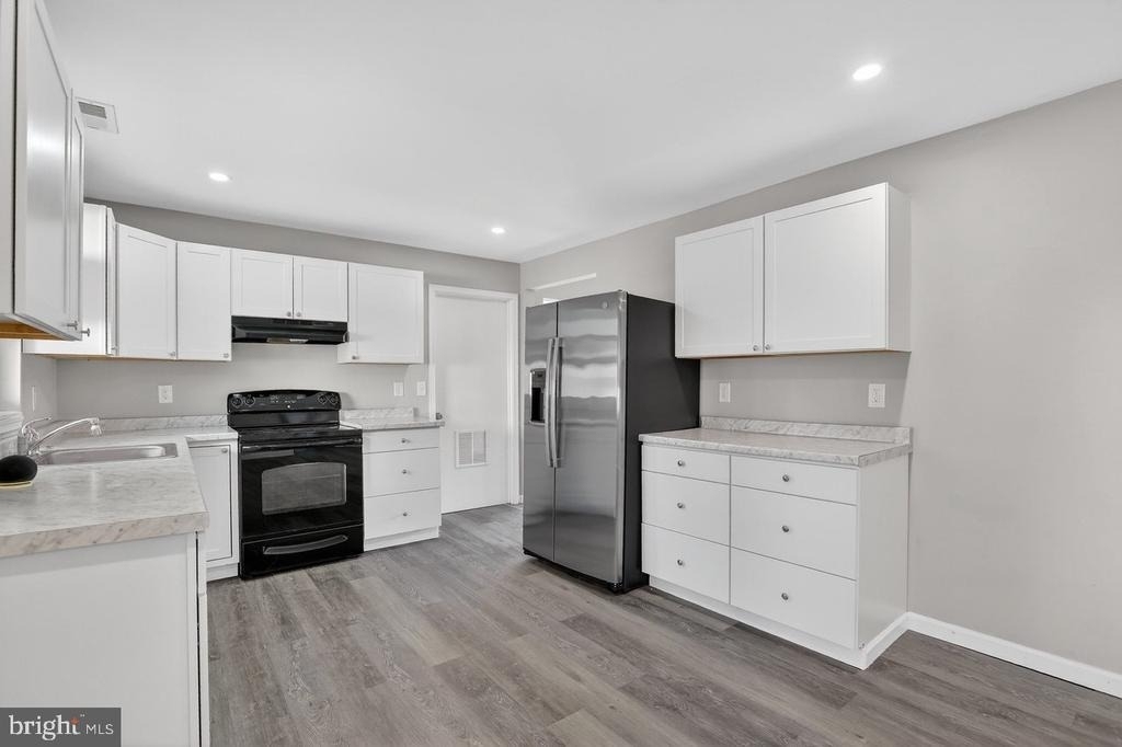 1102 Evergreen Boulevard - Photo 9
