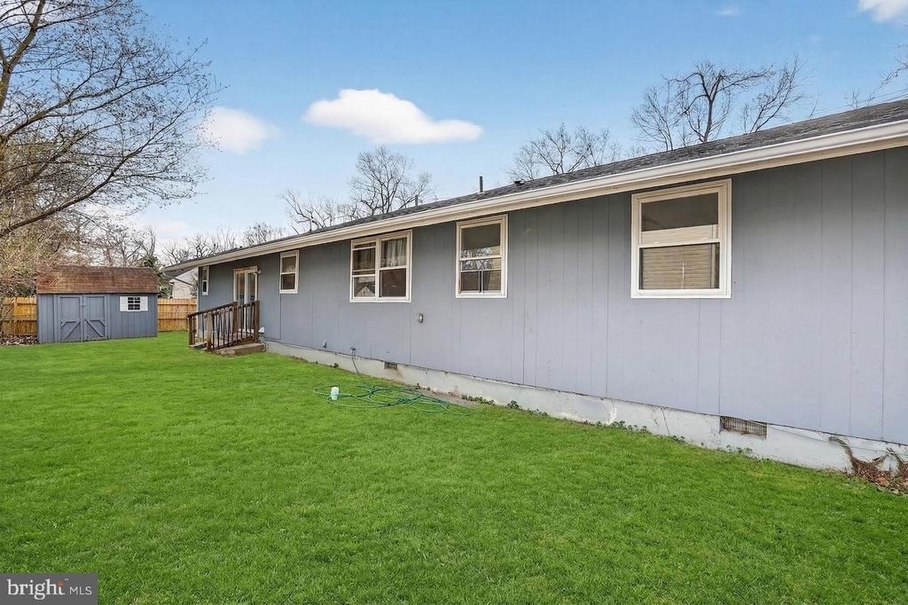 1102 Evergreen Boulevard - Photo 2