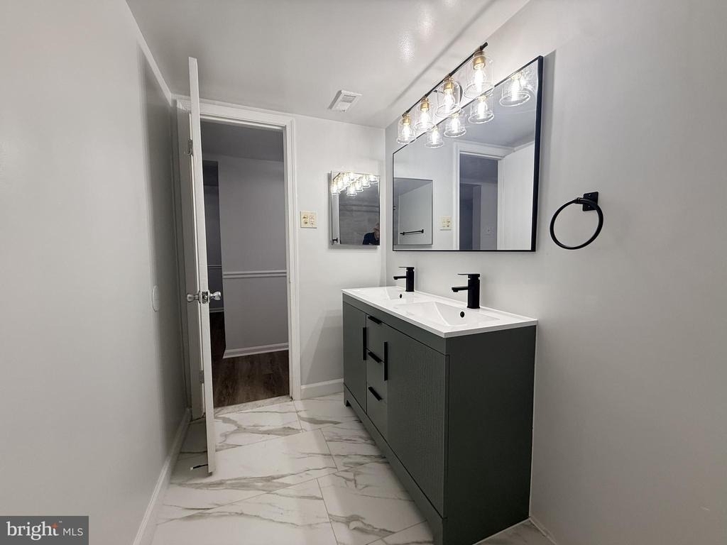 784 Quince Orchard Boulevard - Photo 10
