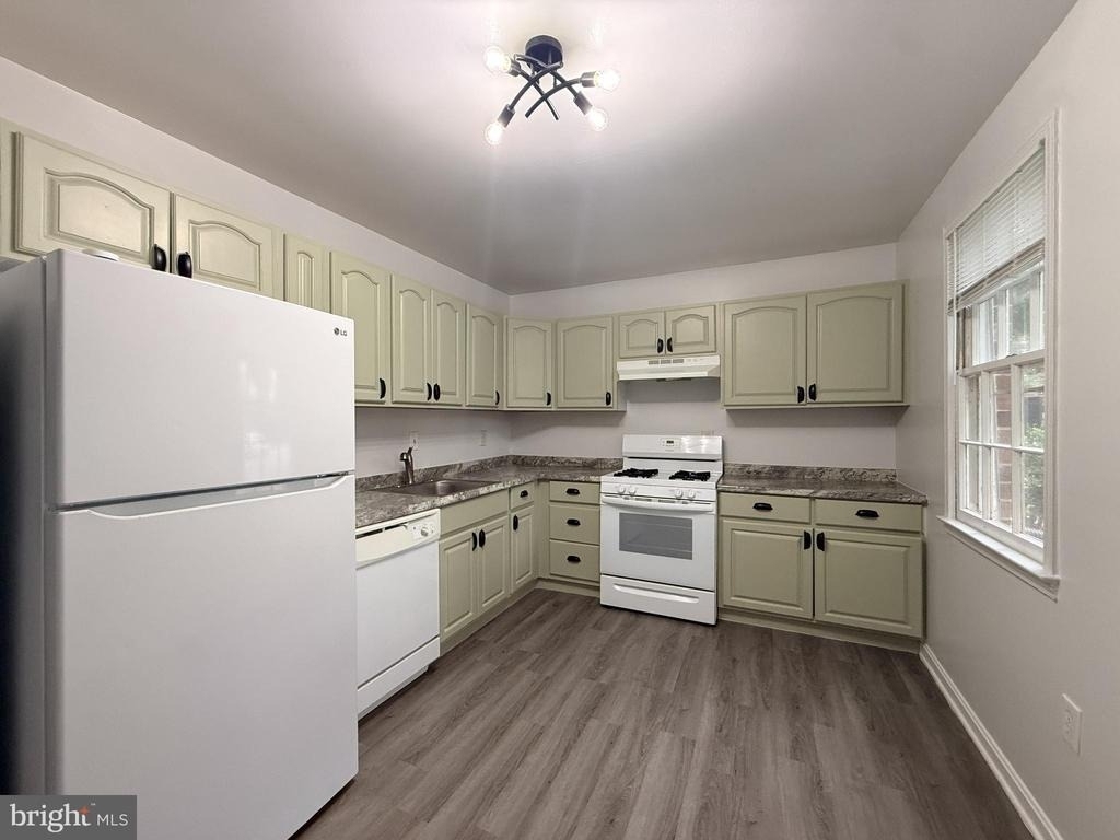 784 Quince Orchard Boulevard - Photo 8