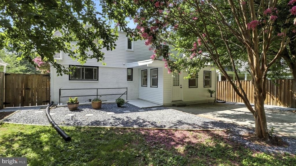 10313 Summit Avenue - Photo 17