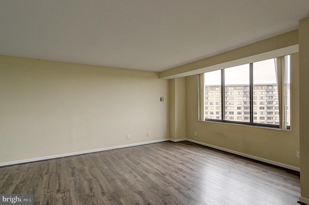 5225 Pooks Hill Road - Photo 2