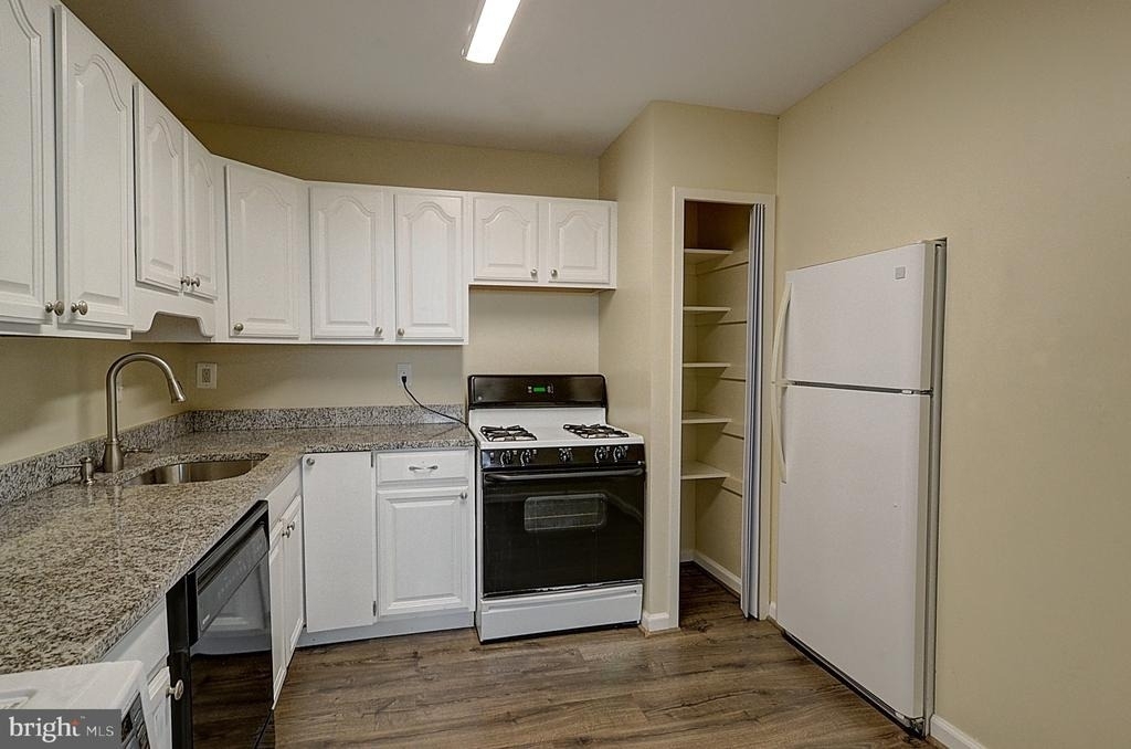 5225 Pooks Hill Road - Photo 5