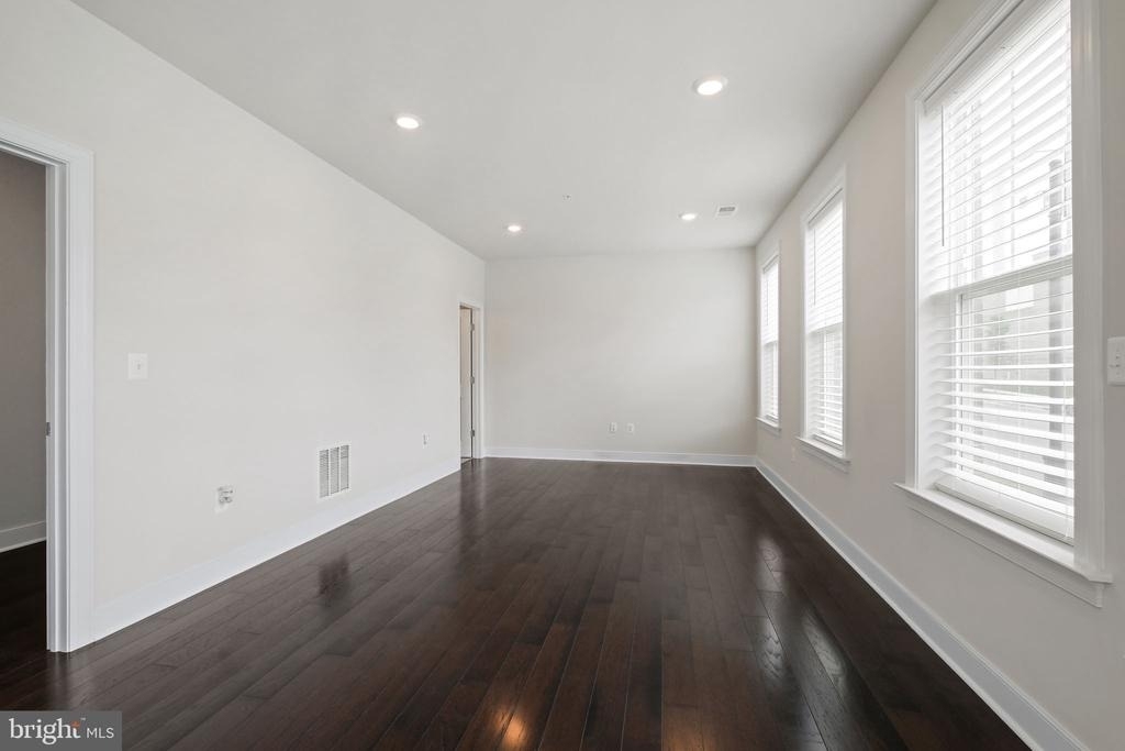 143 Rubens Drive - Photo 4