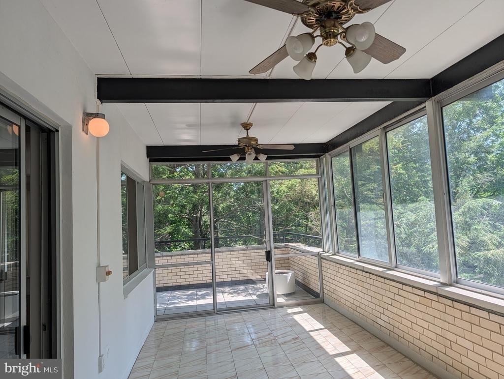 10401 Grosvenor Place - Photo 26