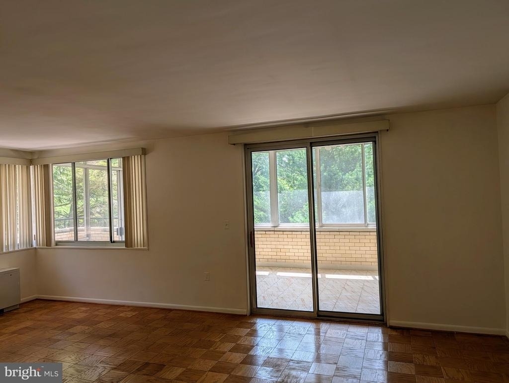 10401 Grosvenor Place - Photo 23