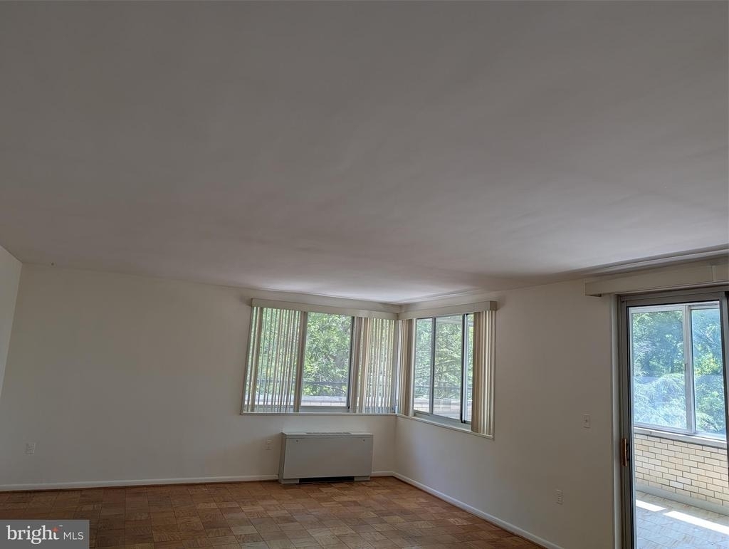 10401 Grosvenor Place - Photo 22
