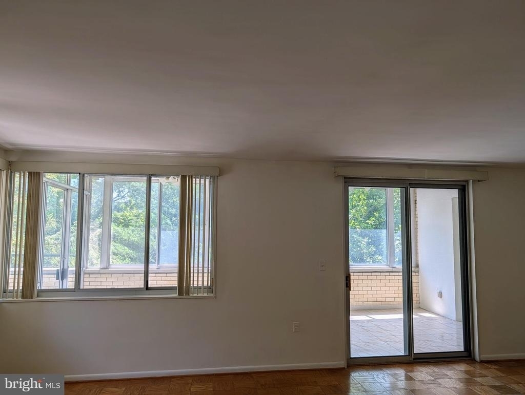 10401 Grosvenor Place - Photo 24