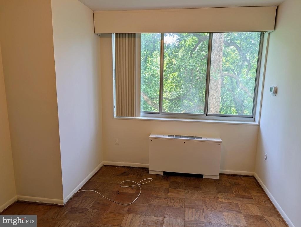 10401 Grosvenor Place - Photo 18