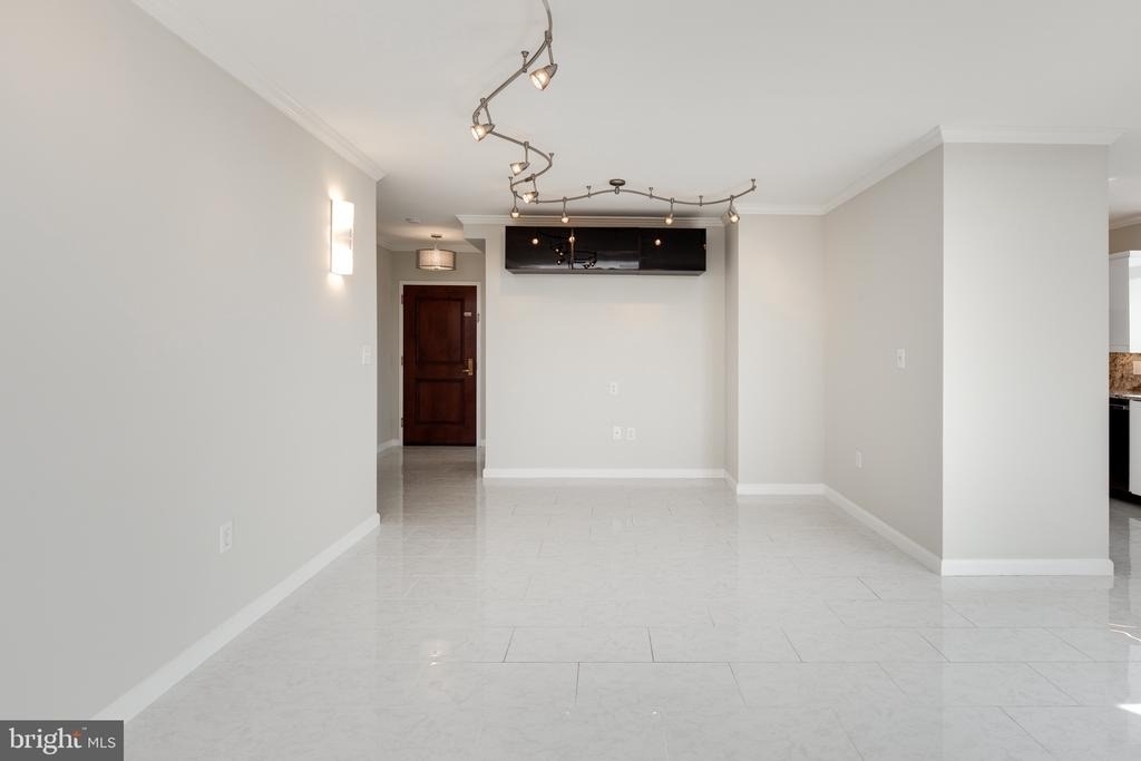 7111 Woodmont Avenue - Photo 9
