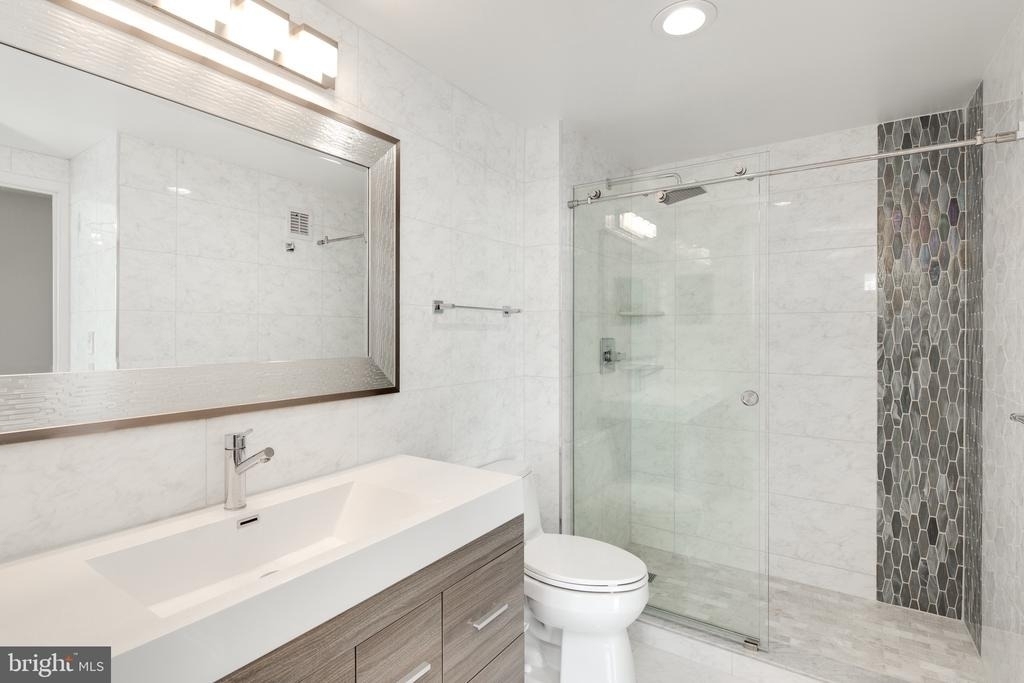 7111 Woodmont Avenue - Photo 22