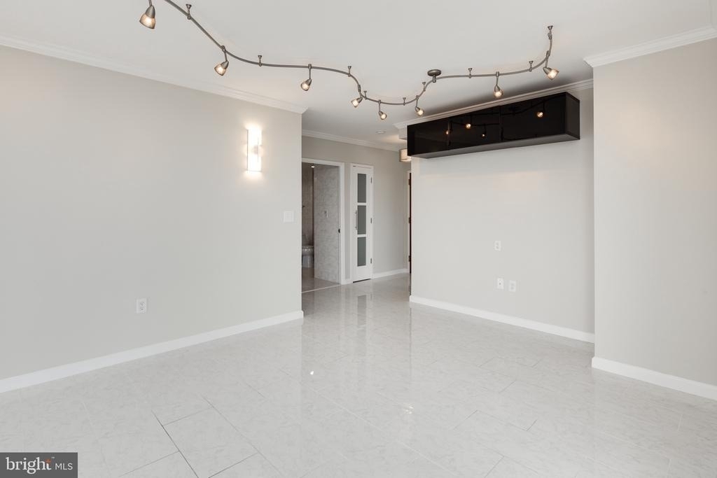 7111 Woodmont Avenue - Photo 8