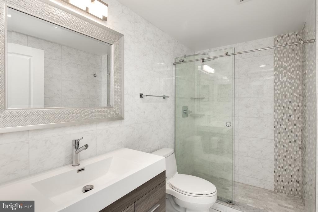 7111 Woodmont Avenue - Photo 18