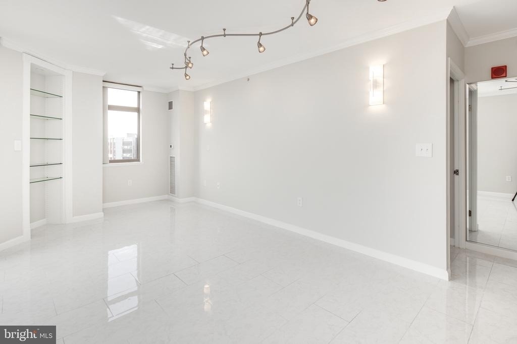 7111 Woodmont Avenue - Photo 6