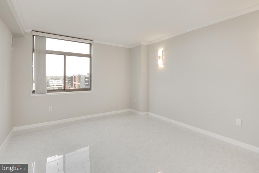 7111 Woodmont Avenue - Photo 19