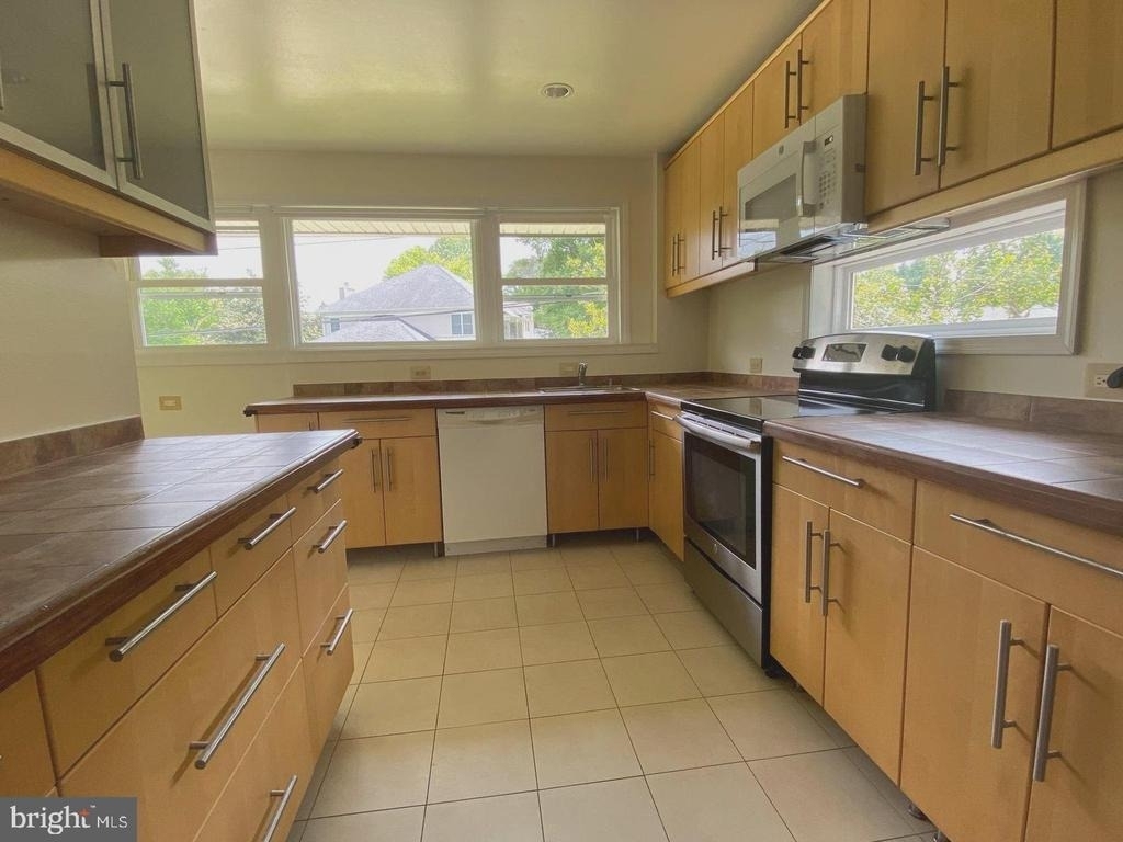6009 Cheshire Drive - Photo 2