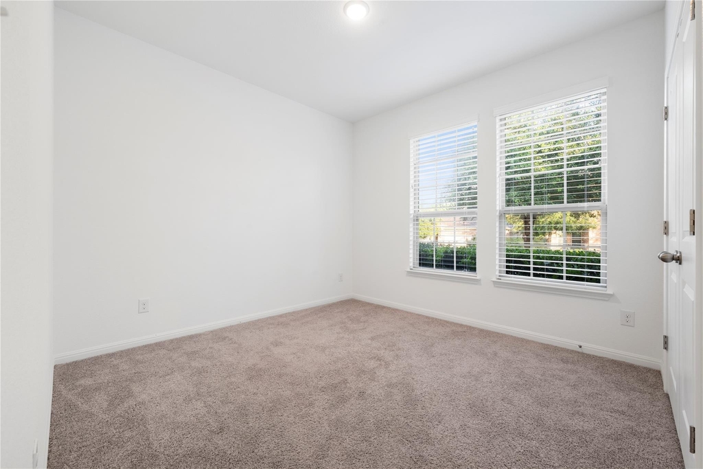 5146 Veranda Ter - Photo 5