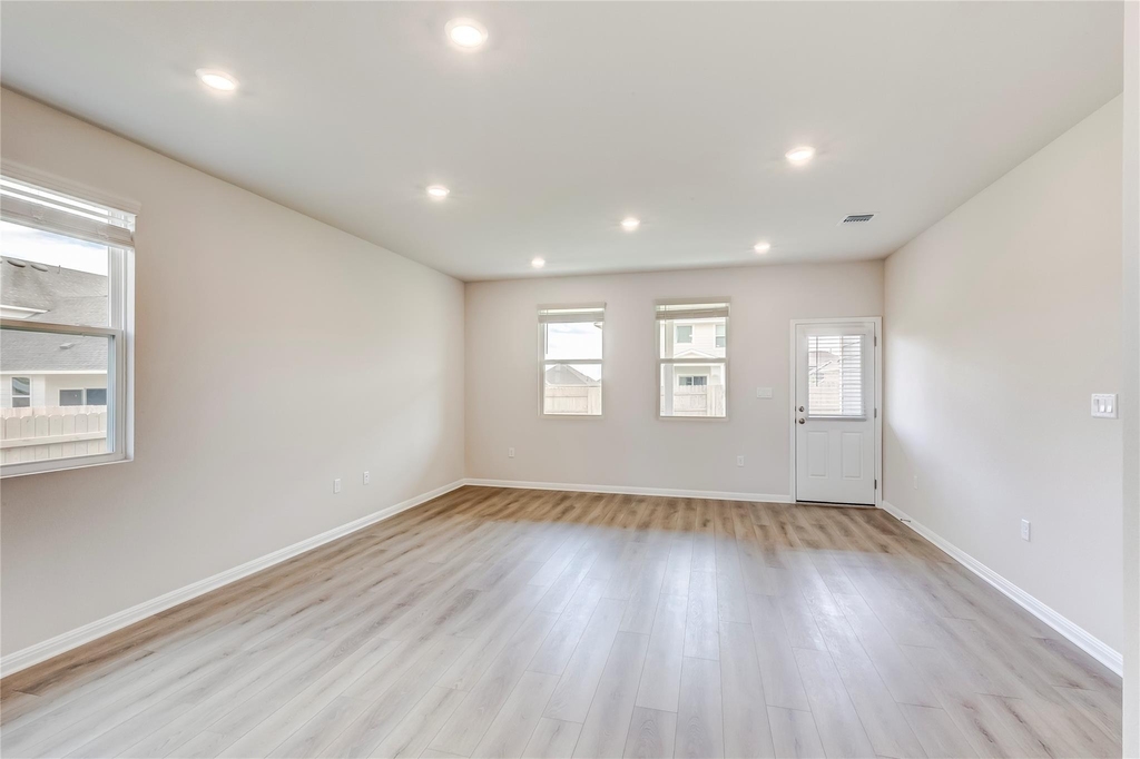 133 Silverleaf Spur - Photo 5