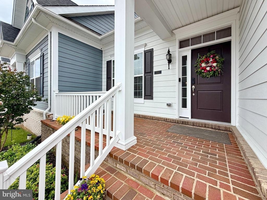 306 Buckeye Circle - Photo 1