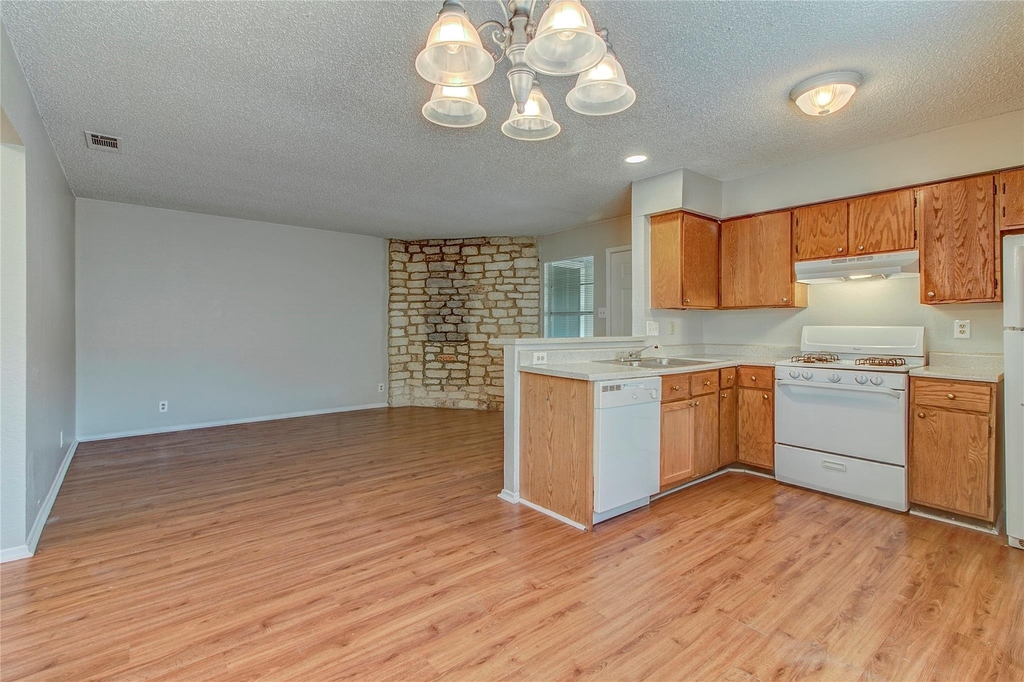 400 Hedgewood Dr - Photo 13