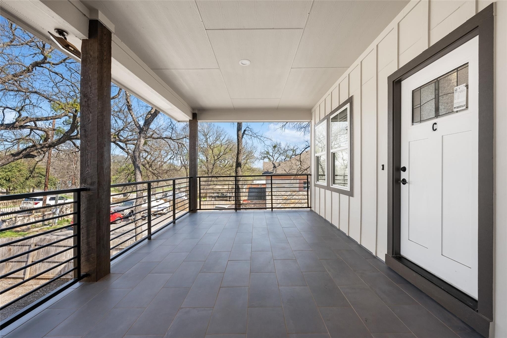 15407 Armstrong Ave - Photo 4