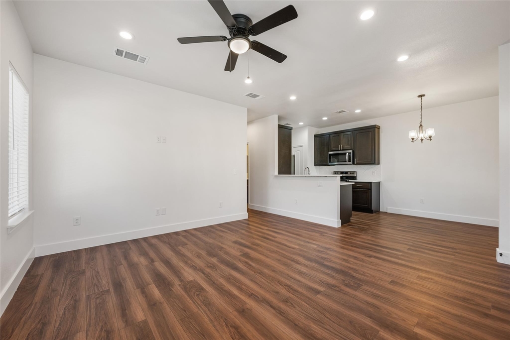 15407 Armstrong Ave - Photo 8