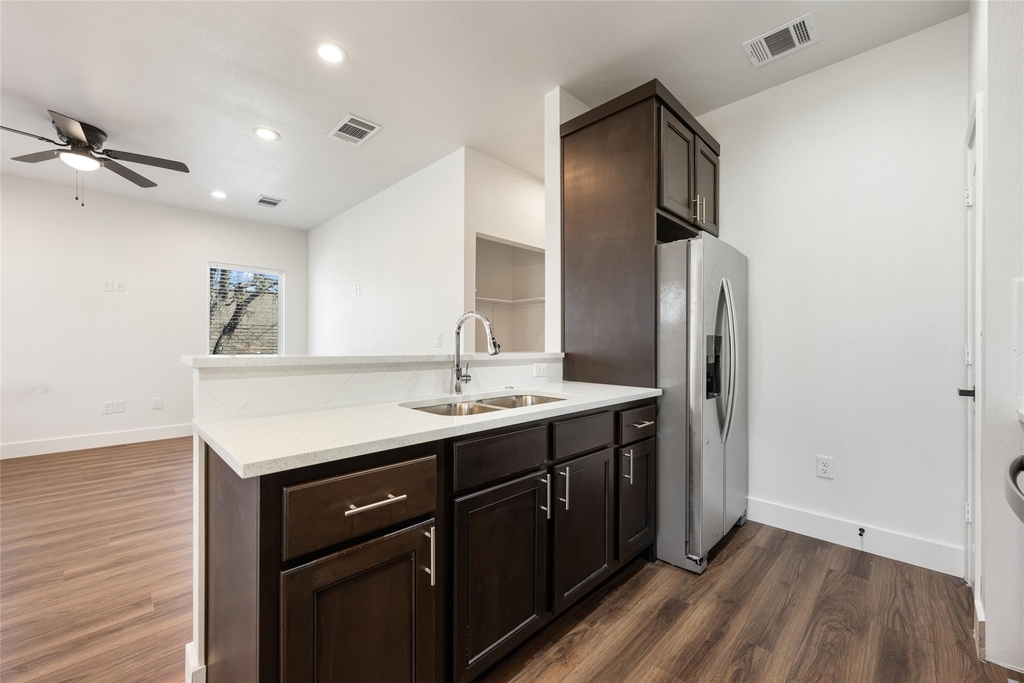 15407 Armstrong Ave - Photo 10