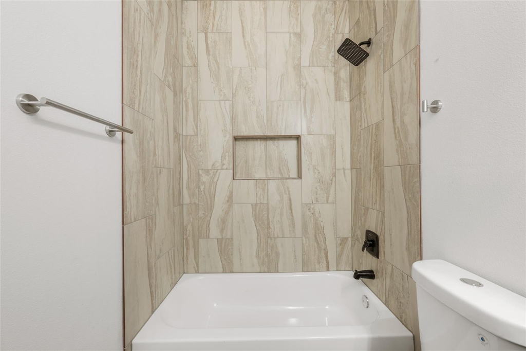 15407 Armstrong Ave - Photo 18