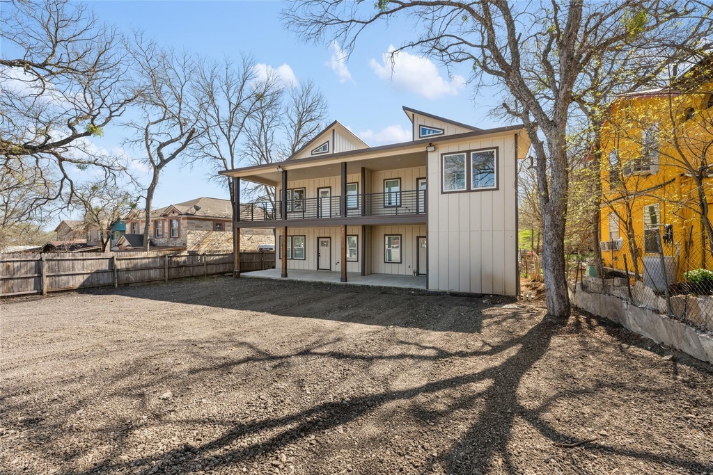 15407 Armstrong Ave - Photo 2
