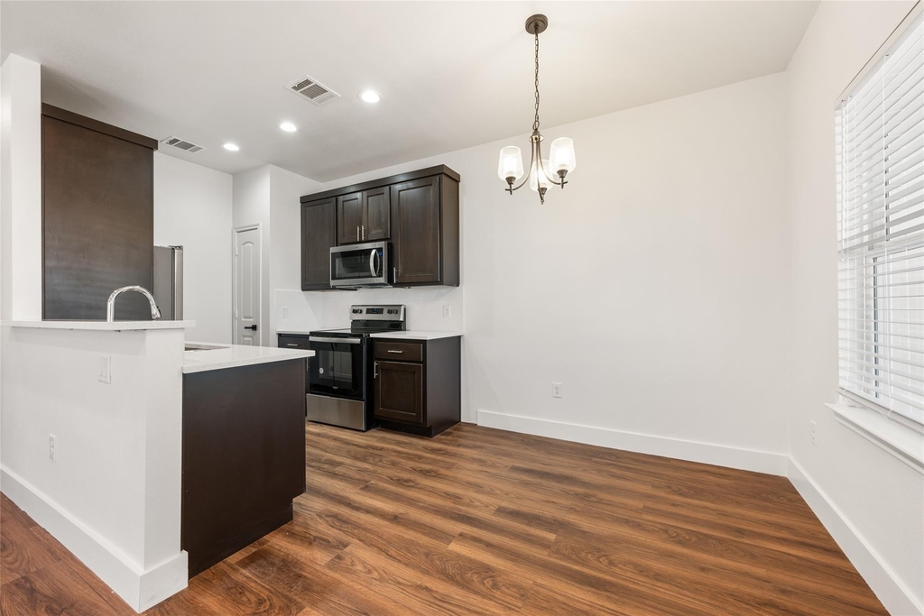 15407 Armstrong Ave - Photo 13