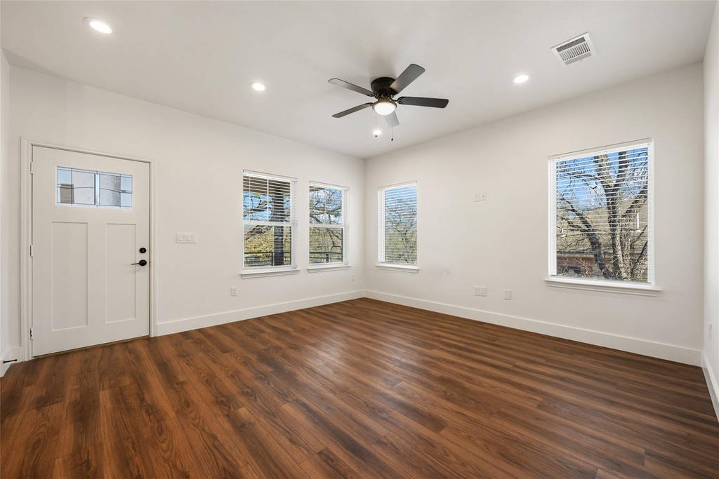 15407 Armstrong Ave - Photo 7